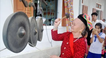 حرفيون من أعراق تايلاندية متنوعة يواصلون إحياء فنون الرقص التقليدي العريقة